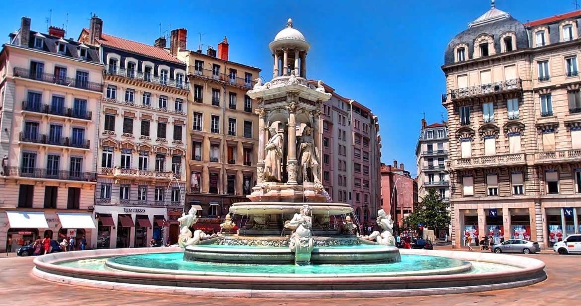 Hallmark - Location T2 - Lyon 2 ภายนอก รูปภาพ