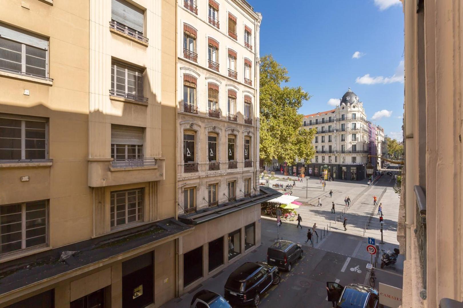 Hallmark - Location T2 - Lyon 2 ภายนอก รูปภาพ